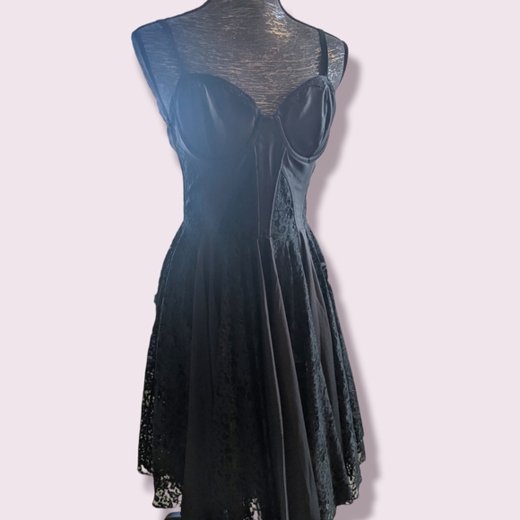 Guess black lace peek a boo corset style dress. Size 6 - Picture 11 of 11